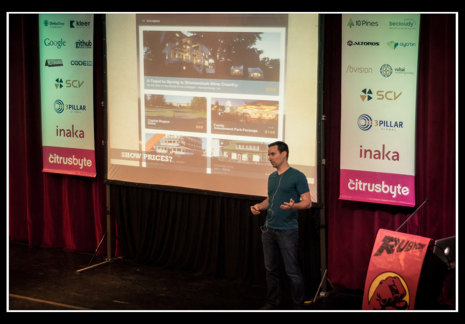 Andy Atkinson speaking at RubyConf Argentina 2012